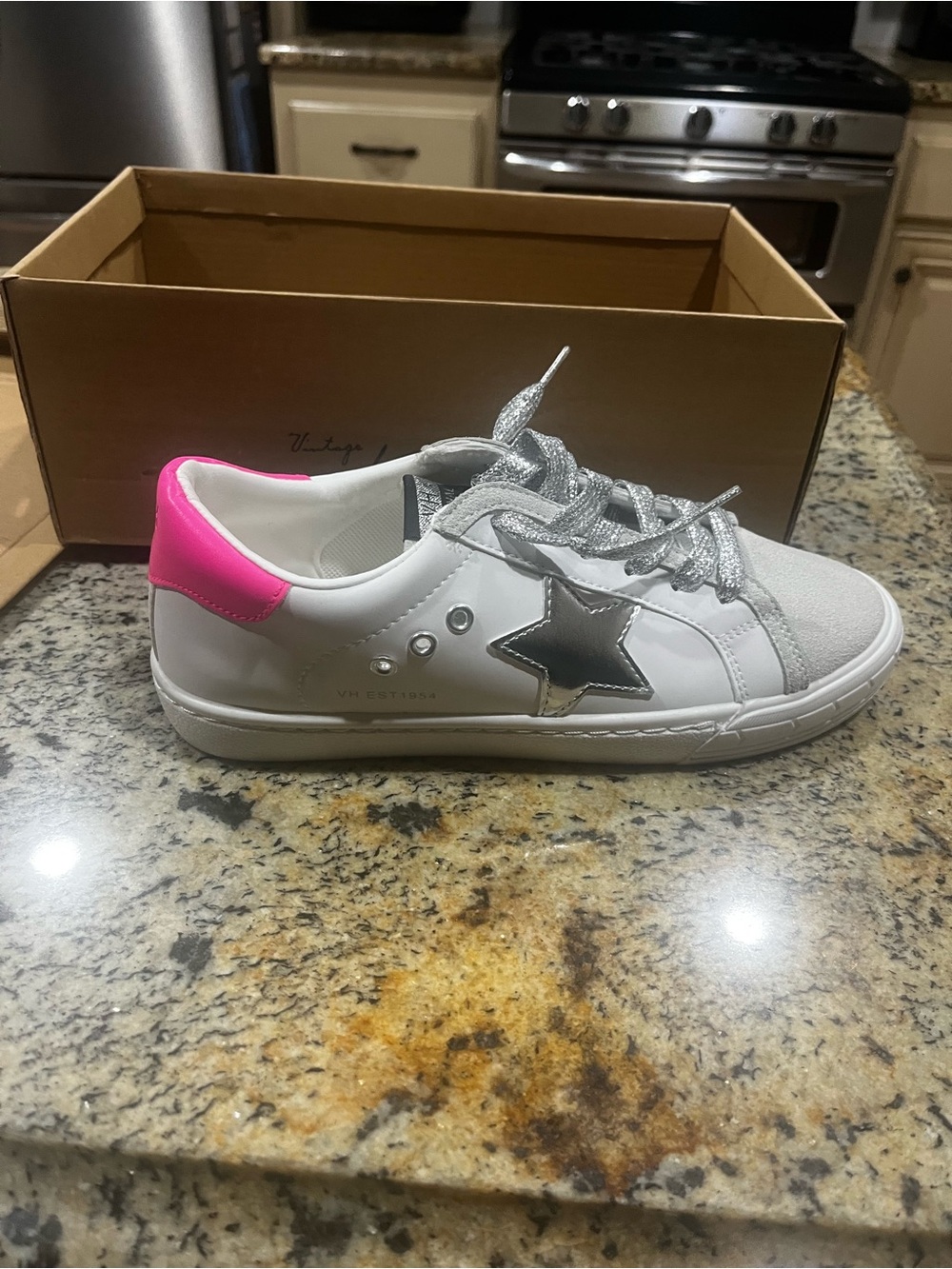 Vintage Havana rush white with gray and pink size 8.5